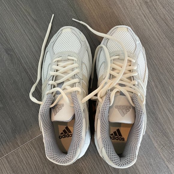Adidas Response CL (Size  US 5) - Picture 1 of 3
